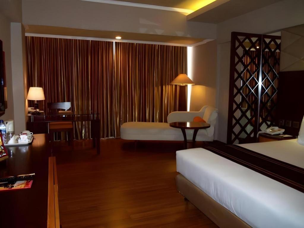Regent'S Park Hotel Маланг Экстерьер фото
