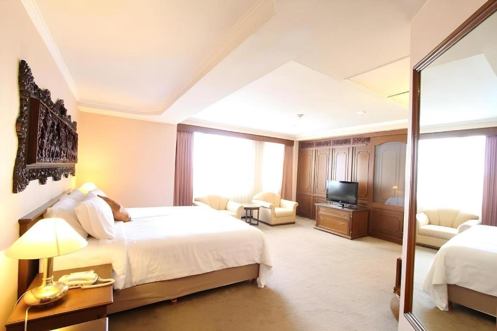 Regent'S Park Hotel Маланг Экстерьер фото